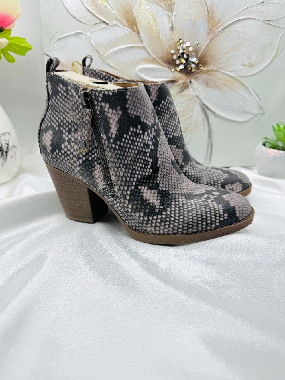 Women's Jameson size 6.5 Faux Leather Booties